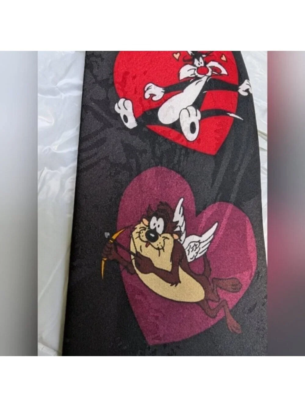 Looney Tunes Necktie mania lovestruck Hearts tie Bugs,Tweety, Marvin Taz, Daffy